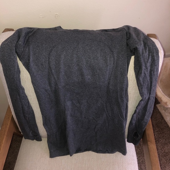 LULULEMON SWIFTLY TECH CREW🖤🤍 - Picture 10 of 11